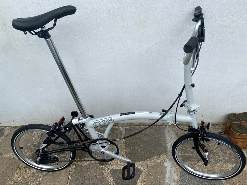 2022 (December) white Brompton A line New without box