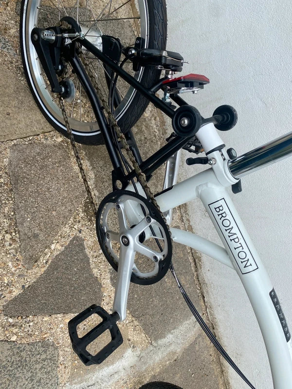 2022 (December) white Brompton A line New without box